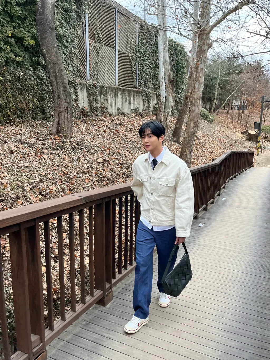 로운의 최신 사진