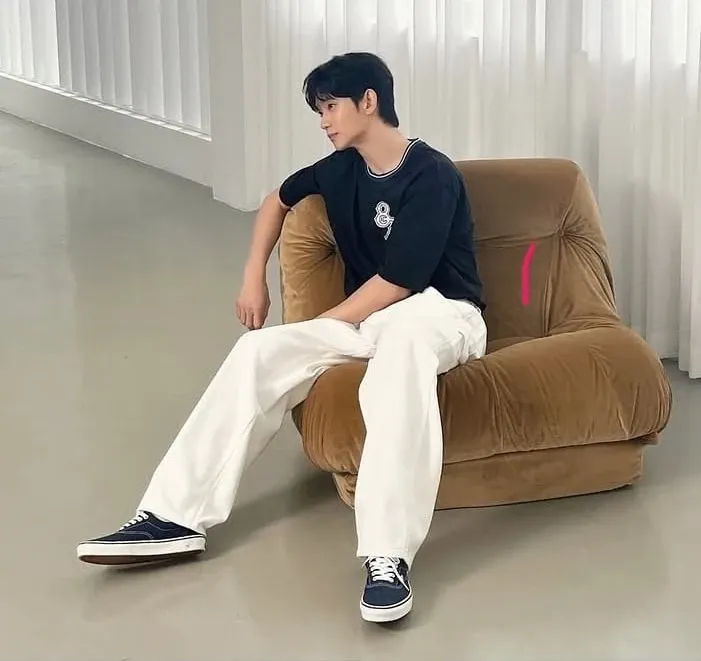 Behind-the-scenes cut of Kim Soohyun