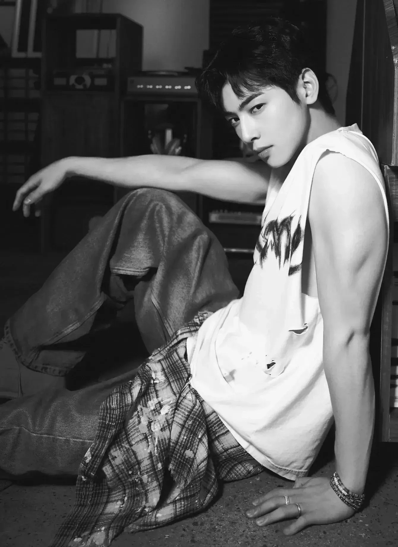 Behind-the-scenes cut of Cha Eunwoo
