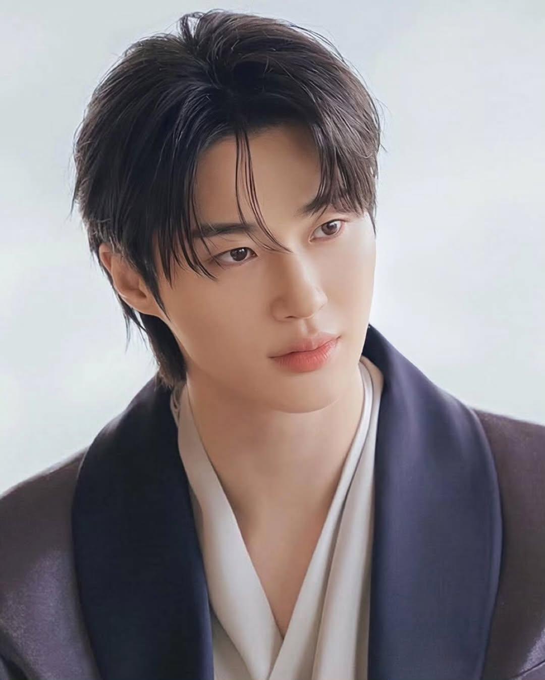 Behind-the-scenes cut of Byeon Wooseok