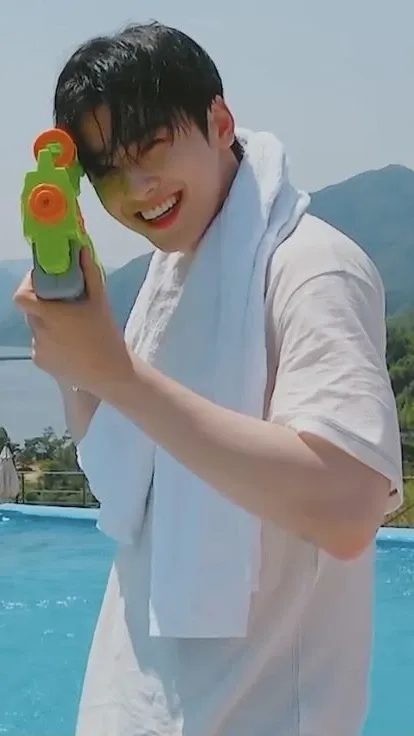 Latest photo of Cha Eunwoo