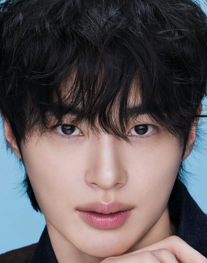 Recent activity shot of Byeon Wooseok