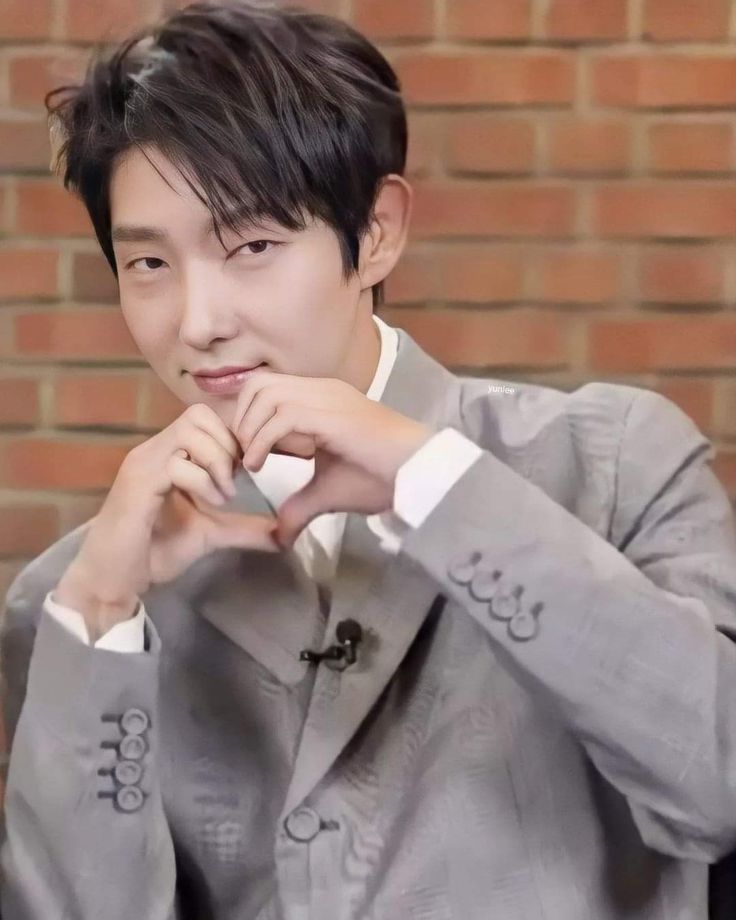 Latest photo of Lee Joongi