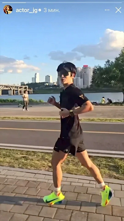 Behind-the-scenes cut of Lee Joongi