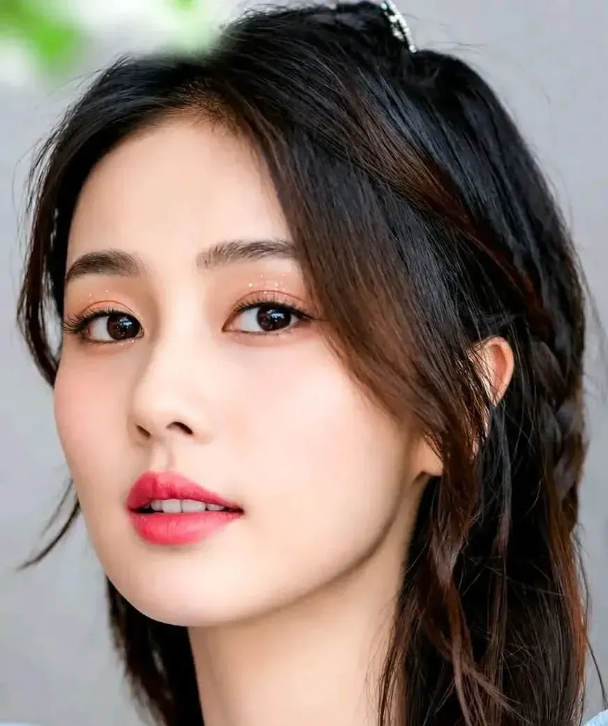 Latest photo of Bai Lu