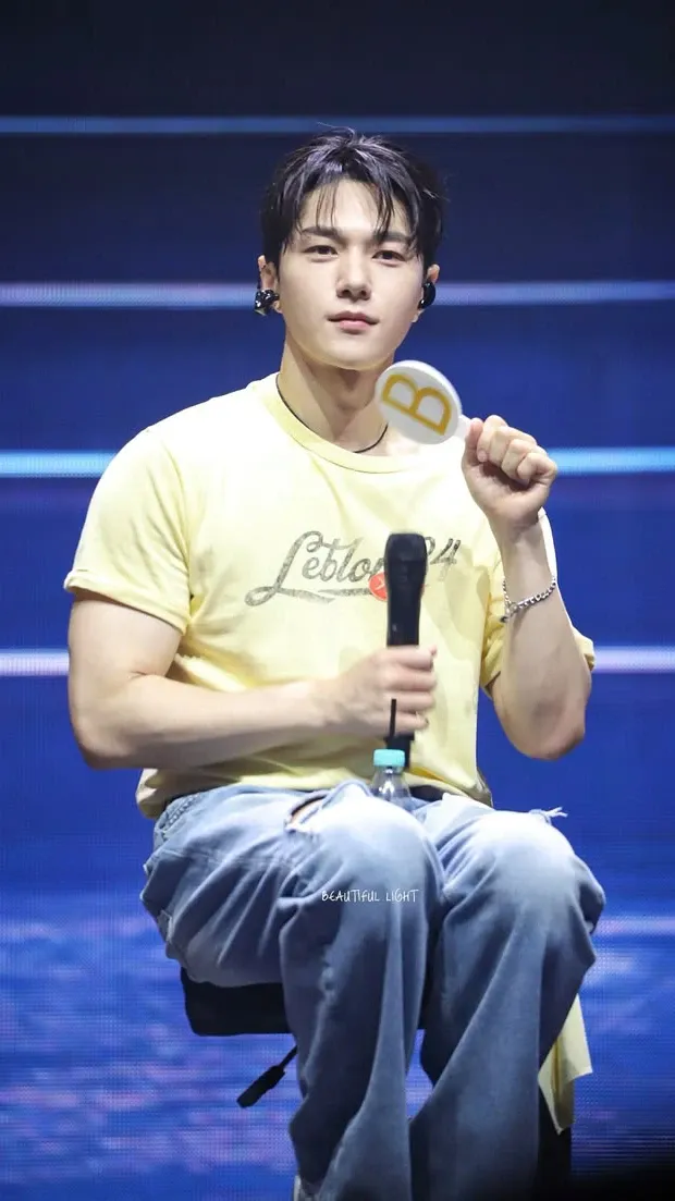 Recent activity shot of Kim Myungsoo (L)