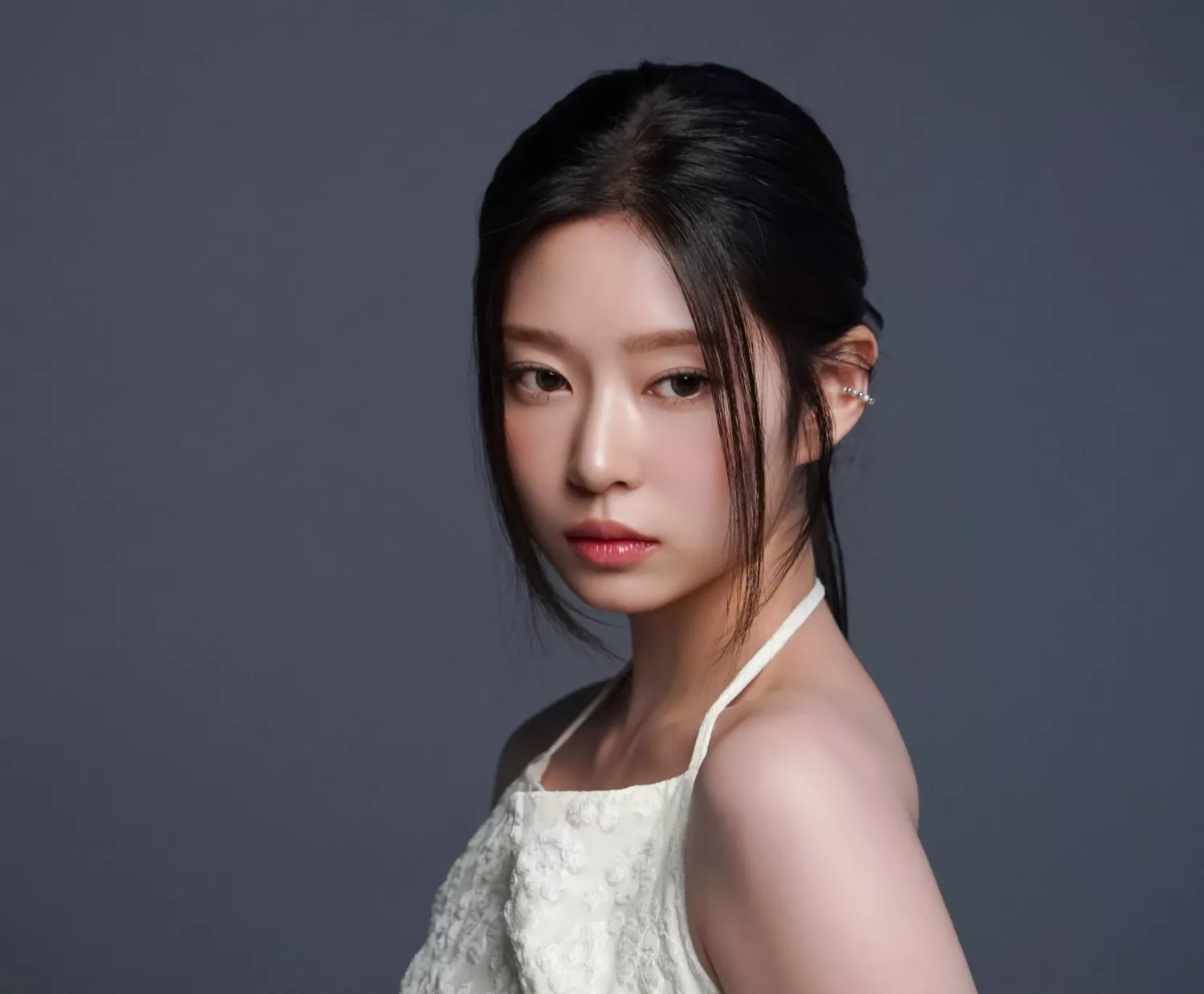 Behind-the-scenes cut of Kim Minju