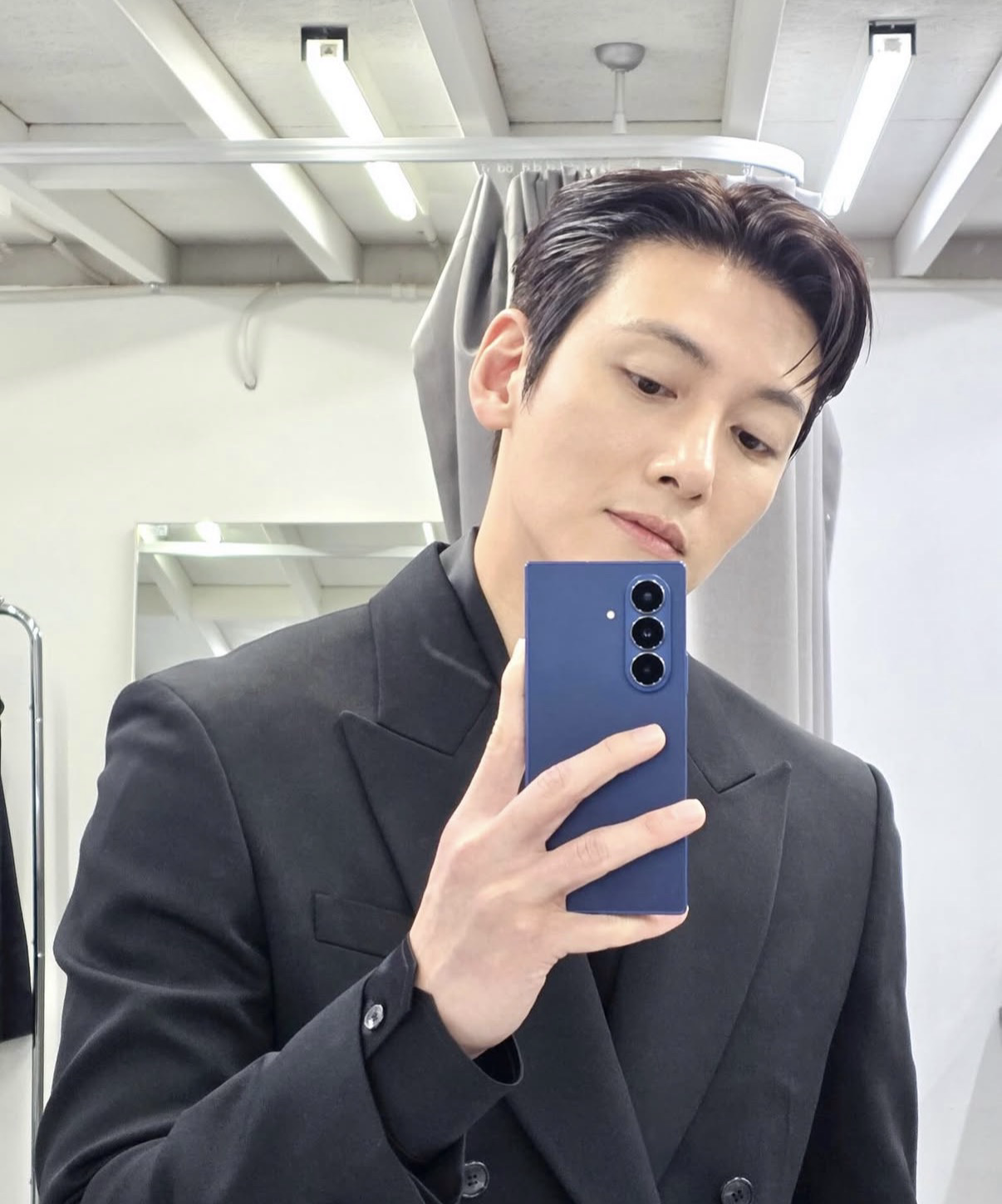 Behind-the-scenes cut of Ji Changwook