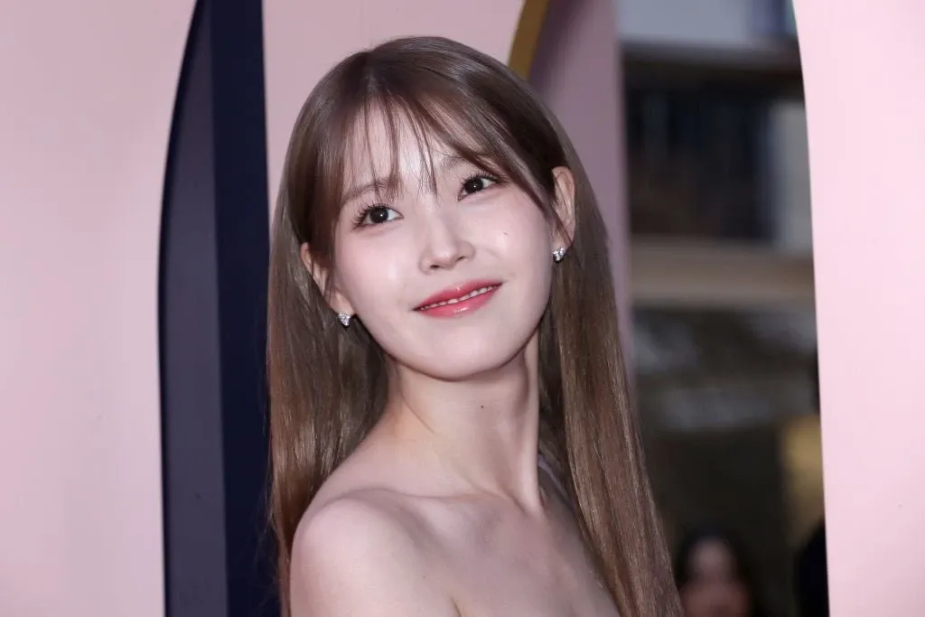 Behind-the-scenes cut of IU