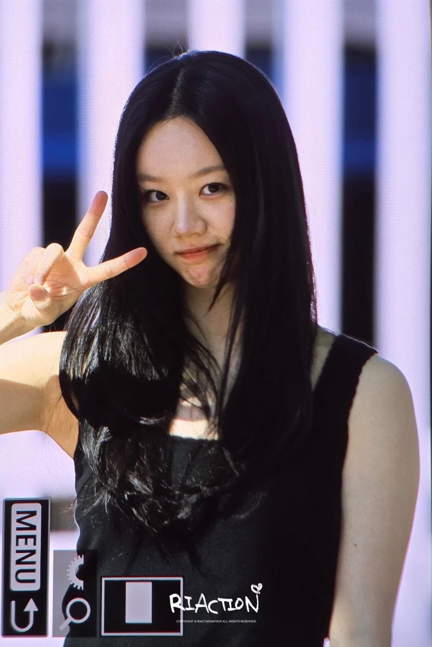 Behind-the-scenes cut of Hyeri