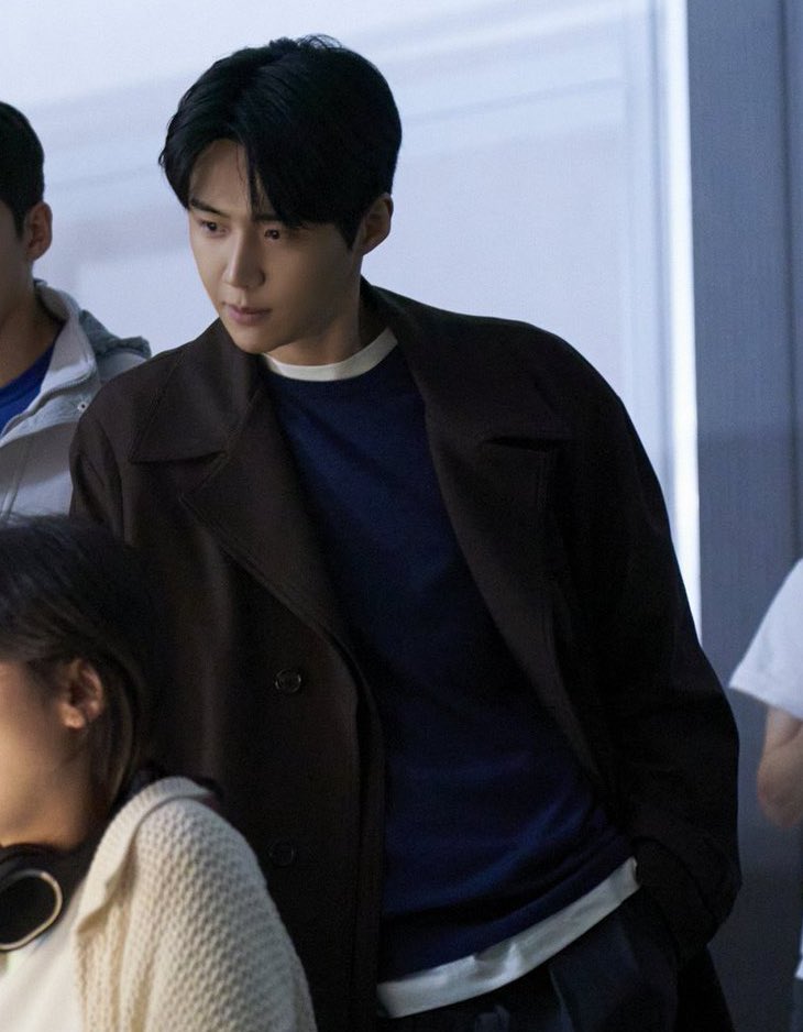 Behind-the-scenes cut of Kim Seonho