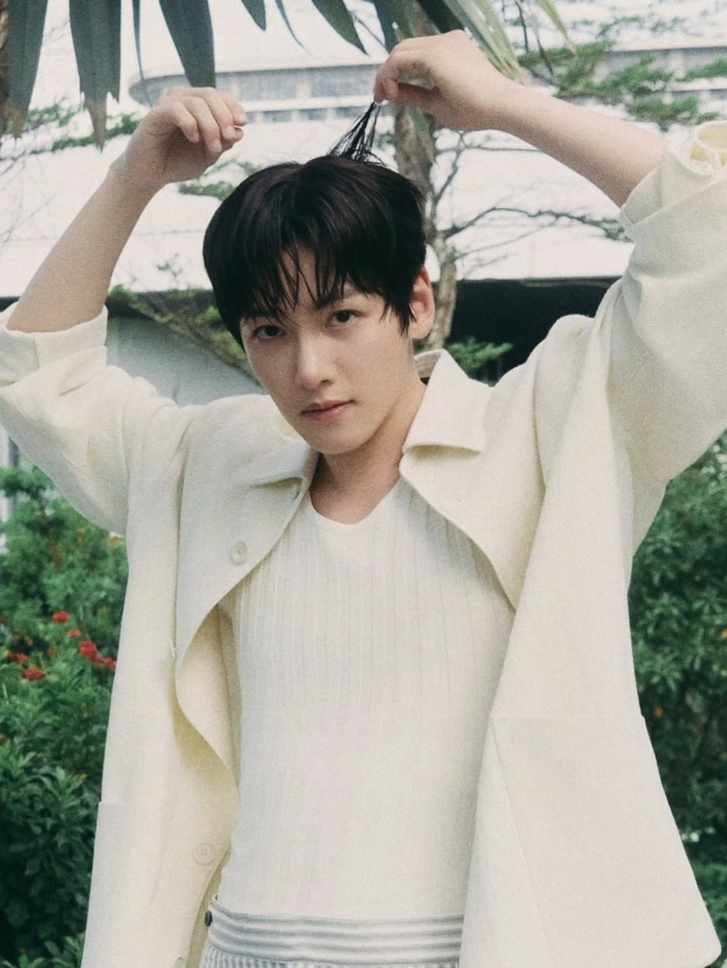 Behind-the-scenes cut of Ji Changwook
