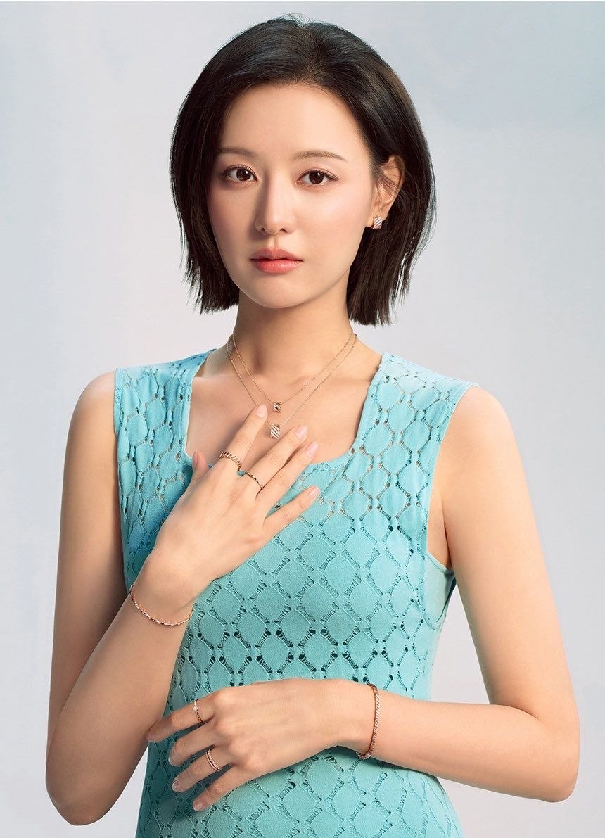 Behind-the-scenes cut of Kim Jiwon