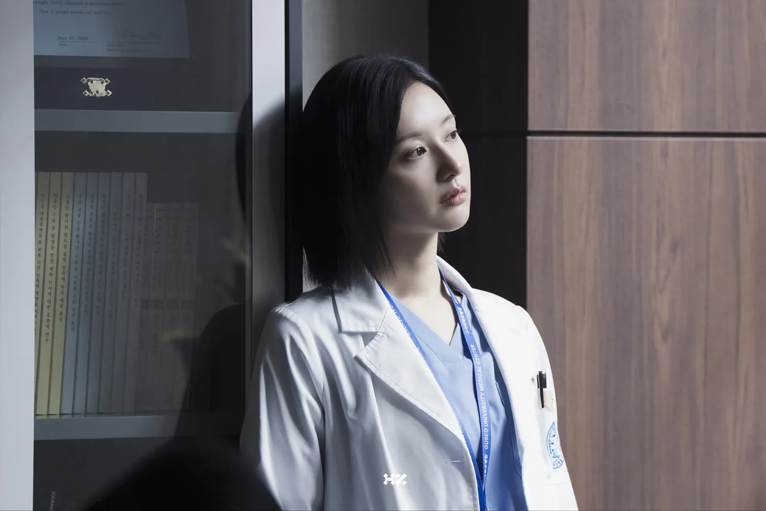 Behind-the-scenes cut of Kim Jiwon
