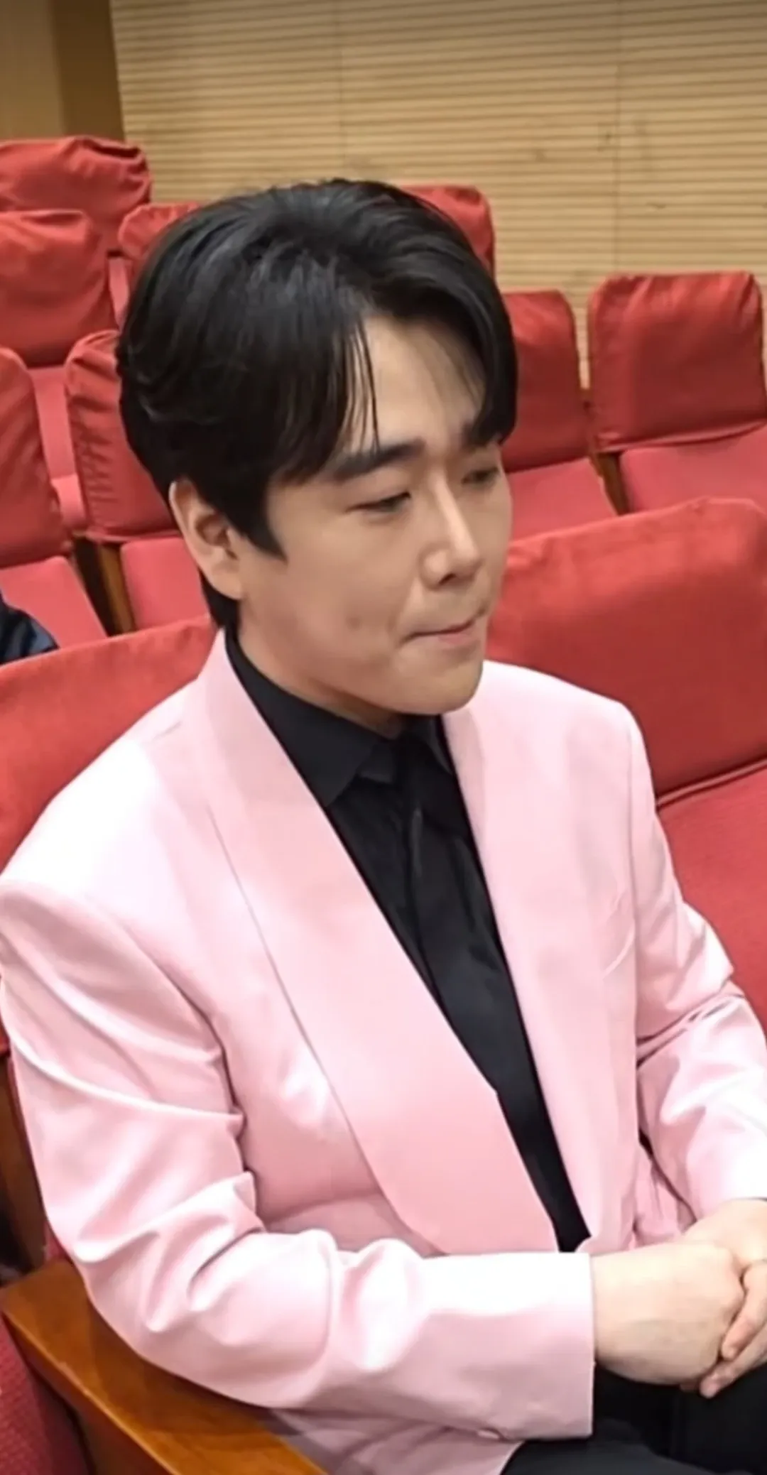 Hwang Youngwoong background image recommended by Choeaedol Celeb fandom