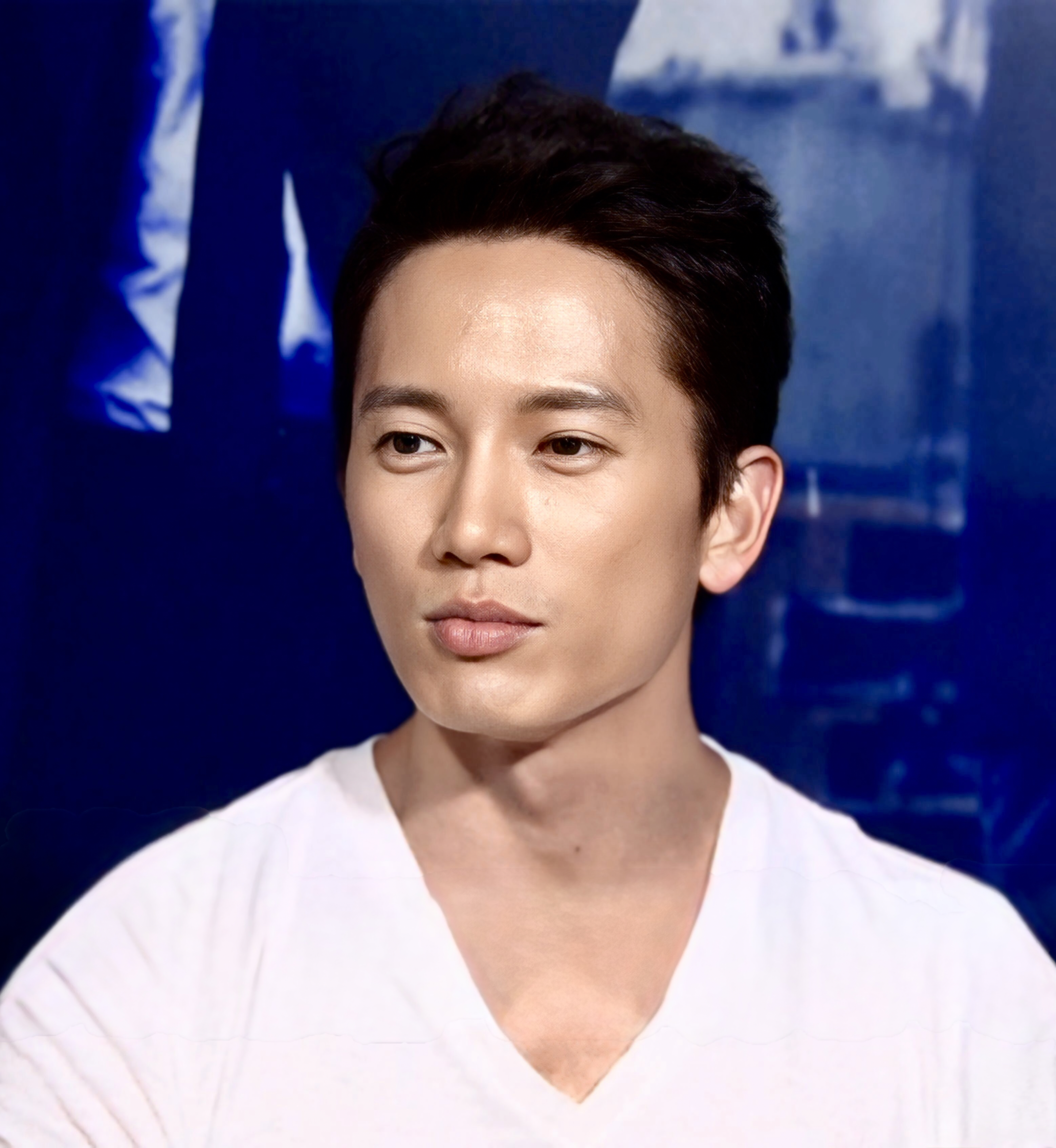 Behind-the-scenes cut of Ji Sung