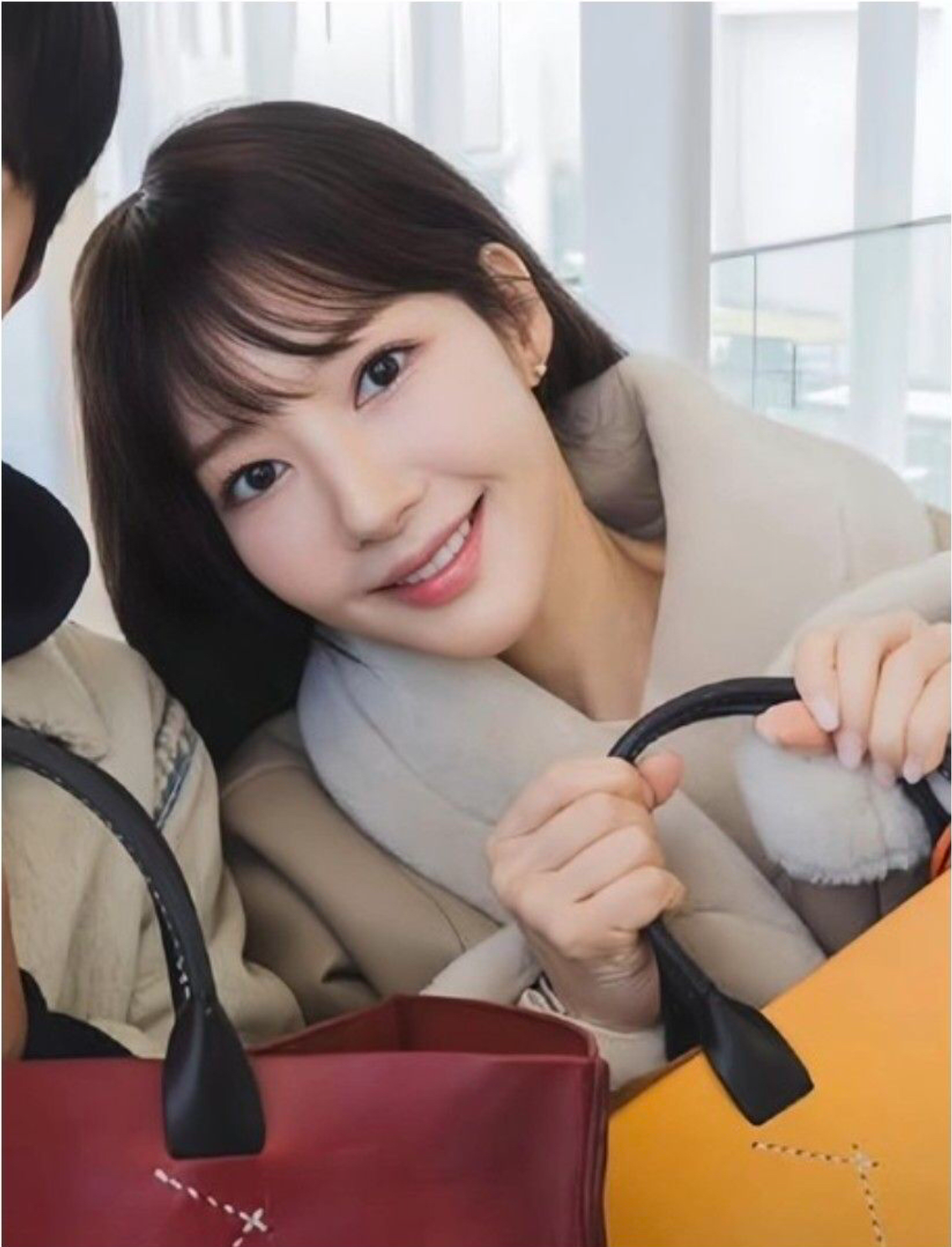 Behind-the-scenes cut of Park Minyoung