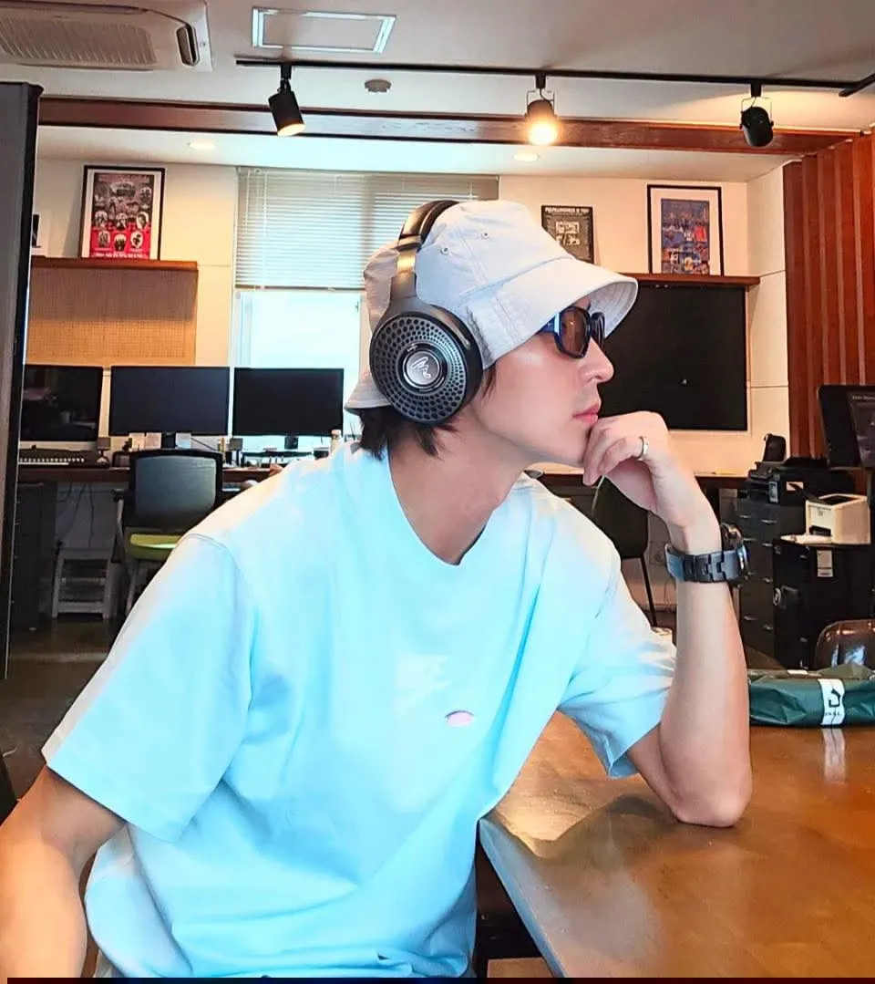 A moment captured by a fan of Lee Joongi