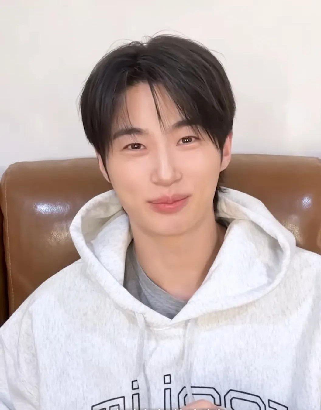 Recent activity shot of Byeon Wooseok