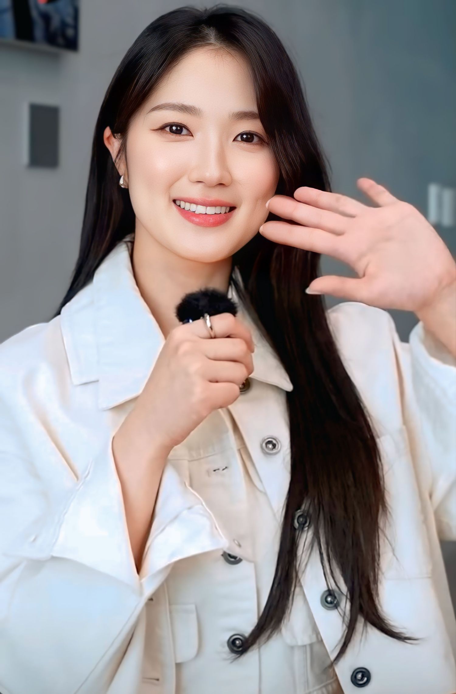 Behind-the-scenes cut of Kim Hyeyoon