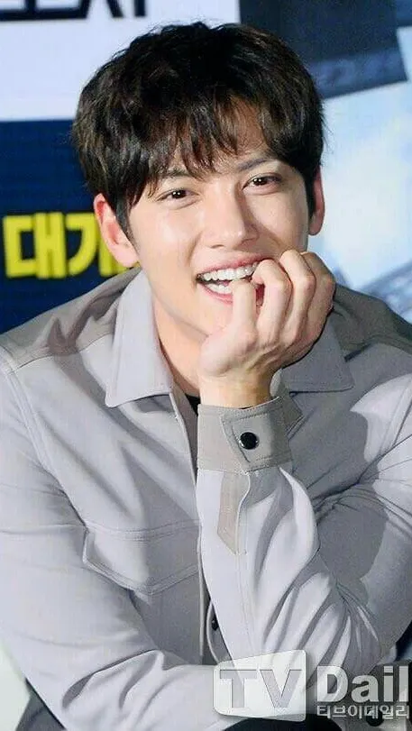 Behind-the-scenes cut of Ji Changwook