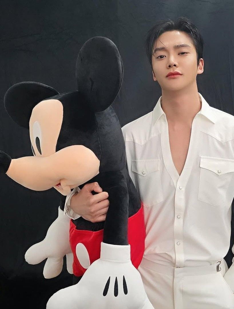 로운의 최신 사진