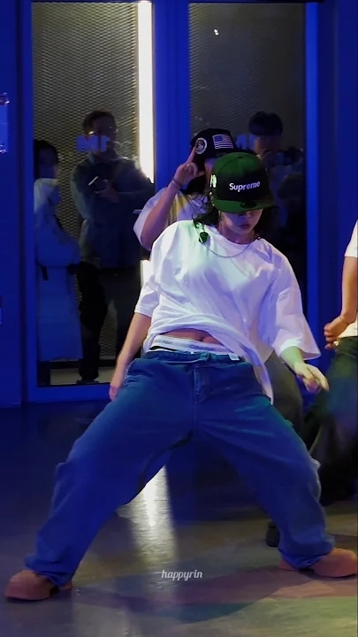 Emotional wallpaper shared by fans for Aiki