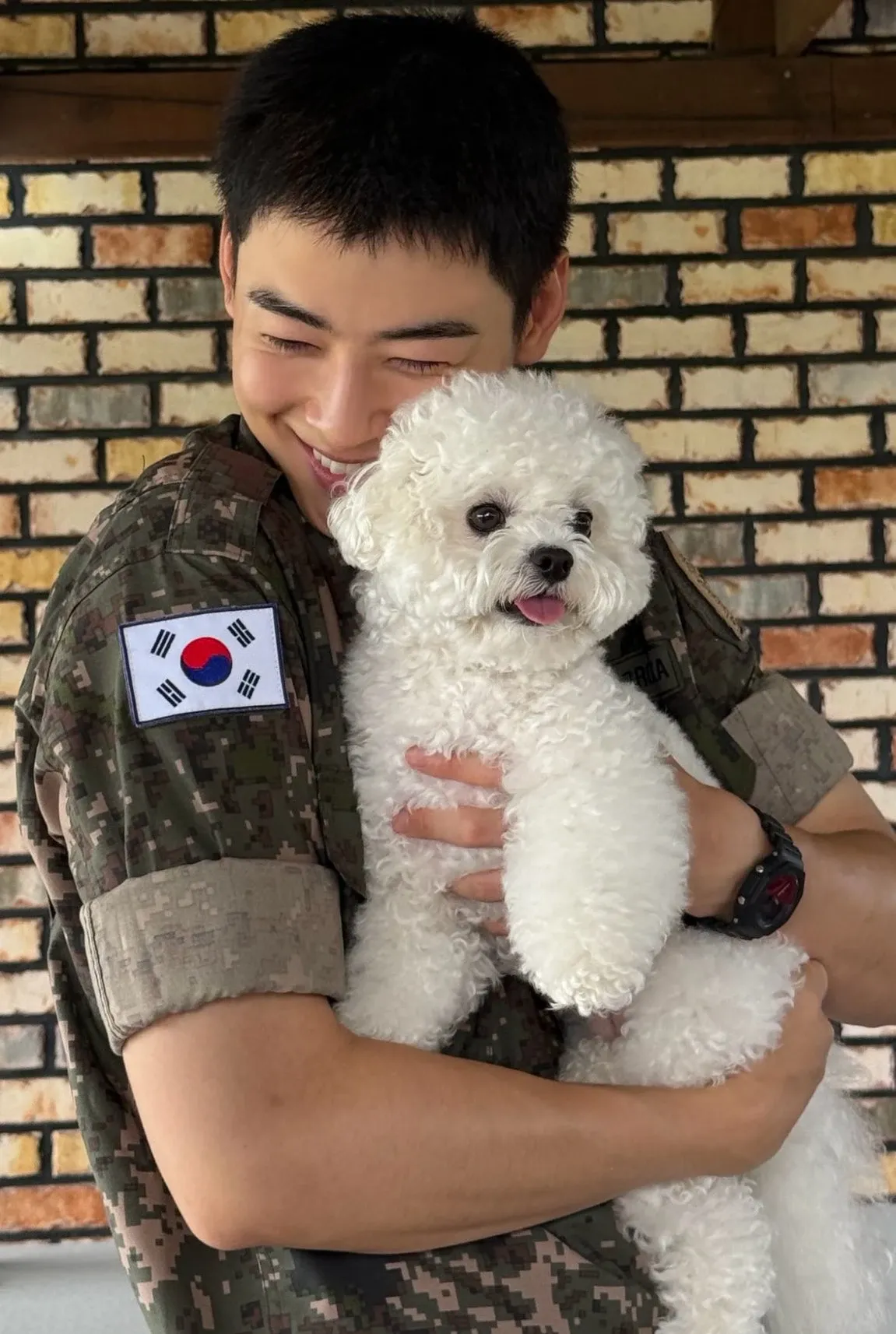 A moment captured by a fan of Cha Eunwoo