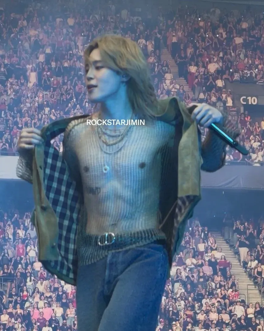 Behind-the-scenes cut of Ha Jimin