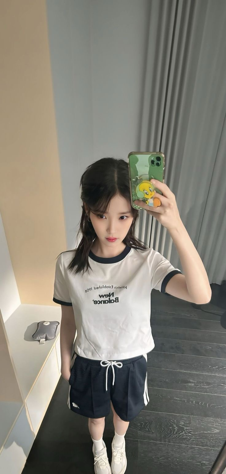 Behind-the-scenes cut of IU