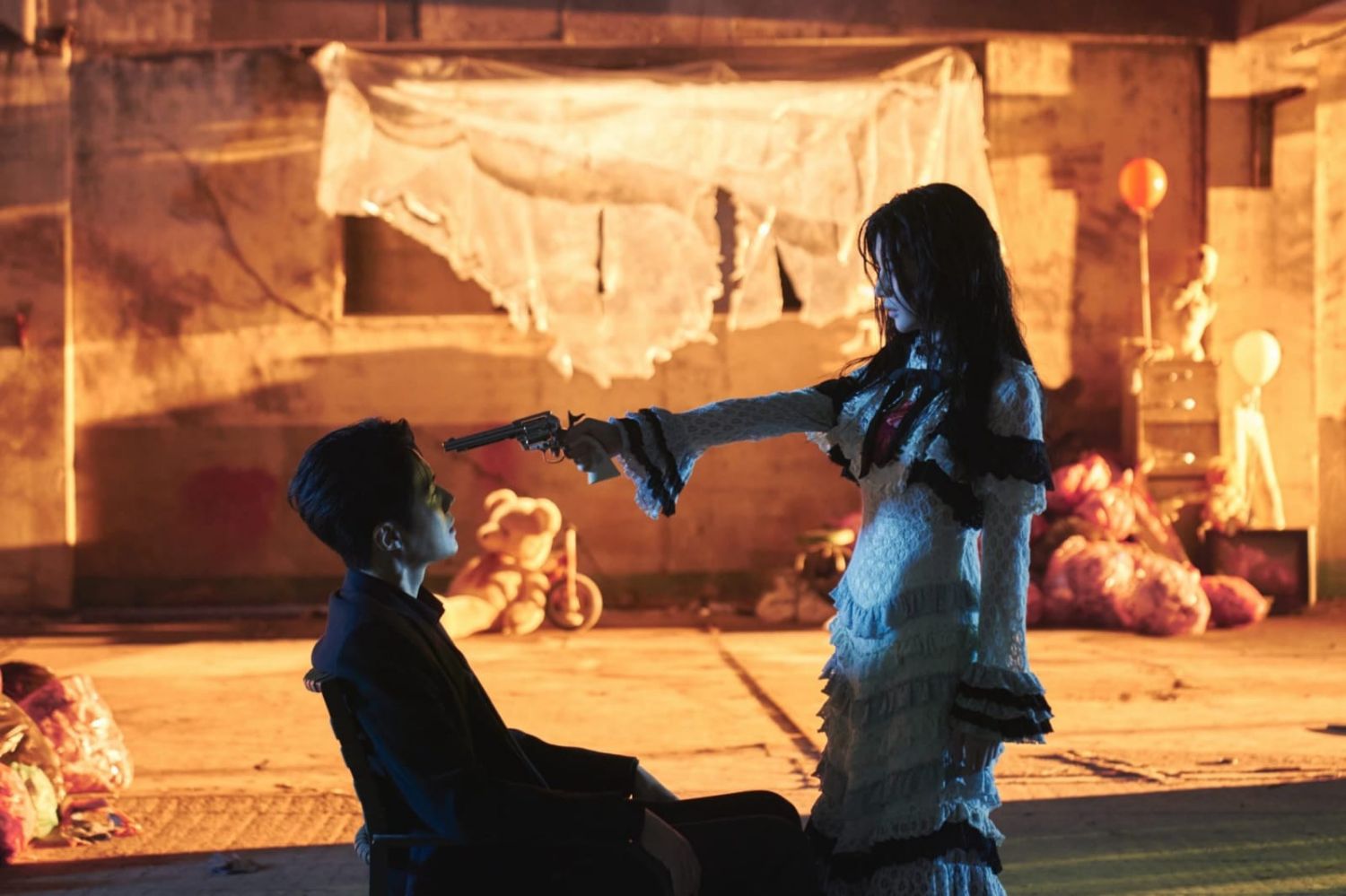 Behind-the-scenes cut of Kim Seonho