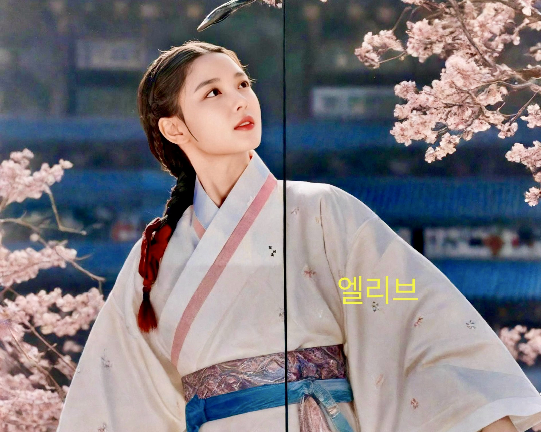 Behind-the-scenes cut of Kim Youjung