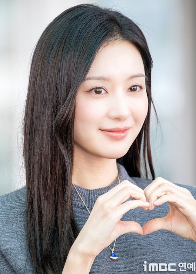 Behind-the-scenes cut of Kim Jiwon