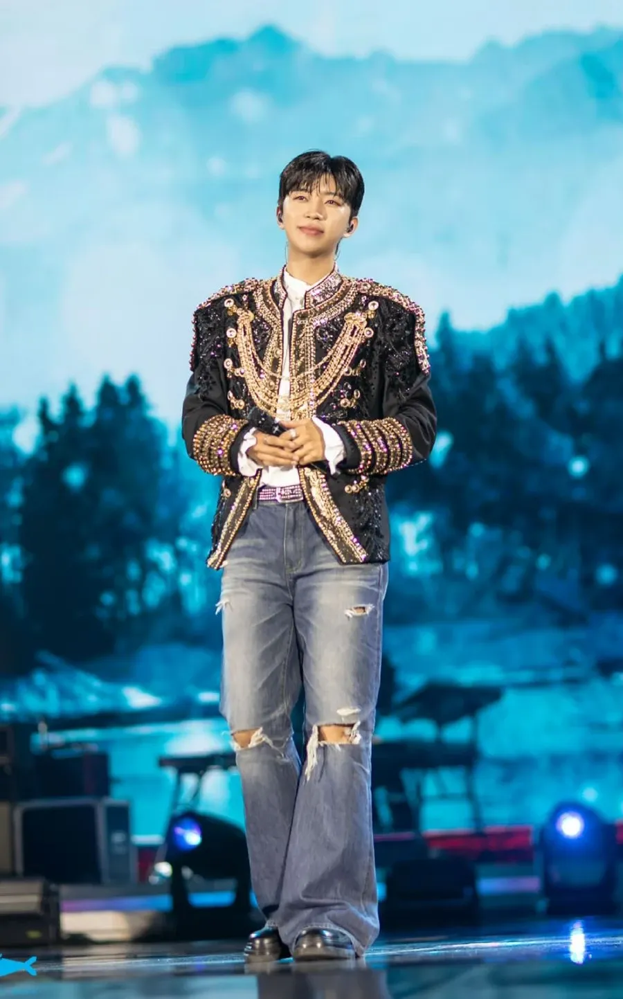 Behind-the-scenes cut of Lim Youngwoong