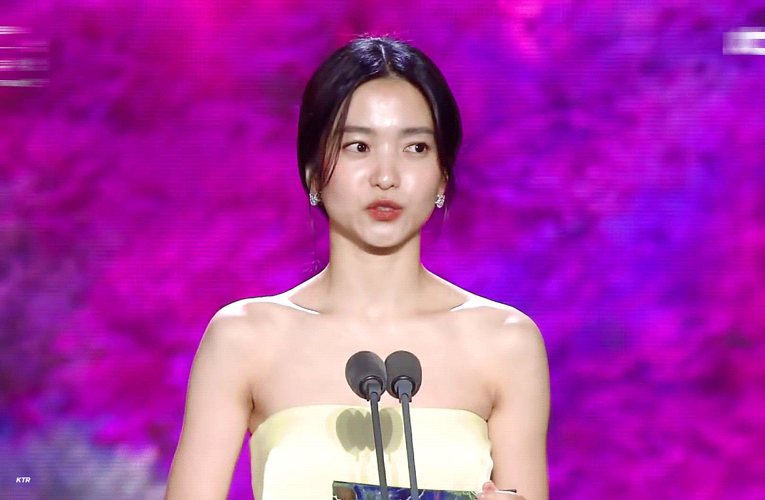 Behind-the-scenes cut of Kim Taeri