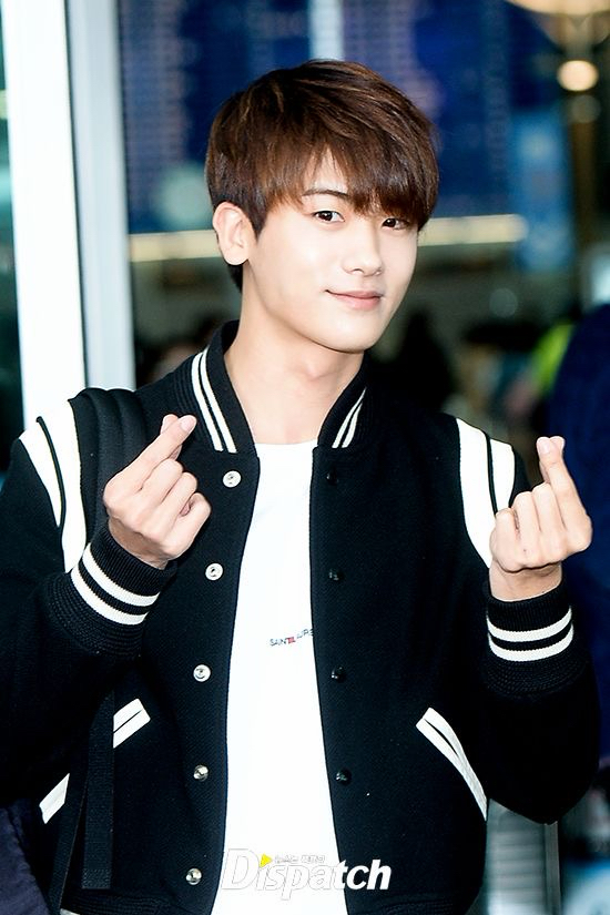 A moment captured by a fan of Park Hyungsik