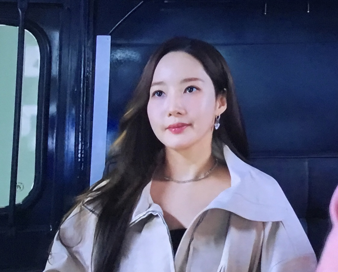 A moment captured by a fan of Park Minyoung