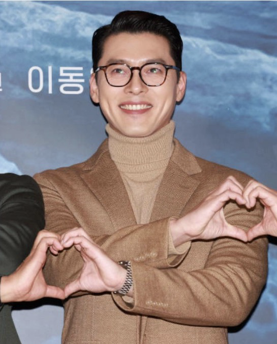 Momen yang diabadikan oleh penggemar Hyun Bin