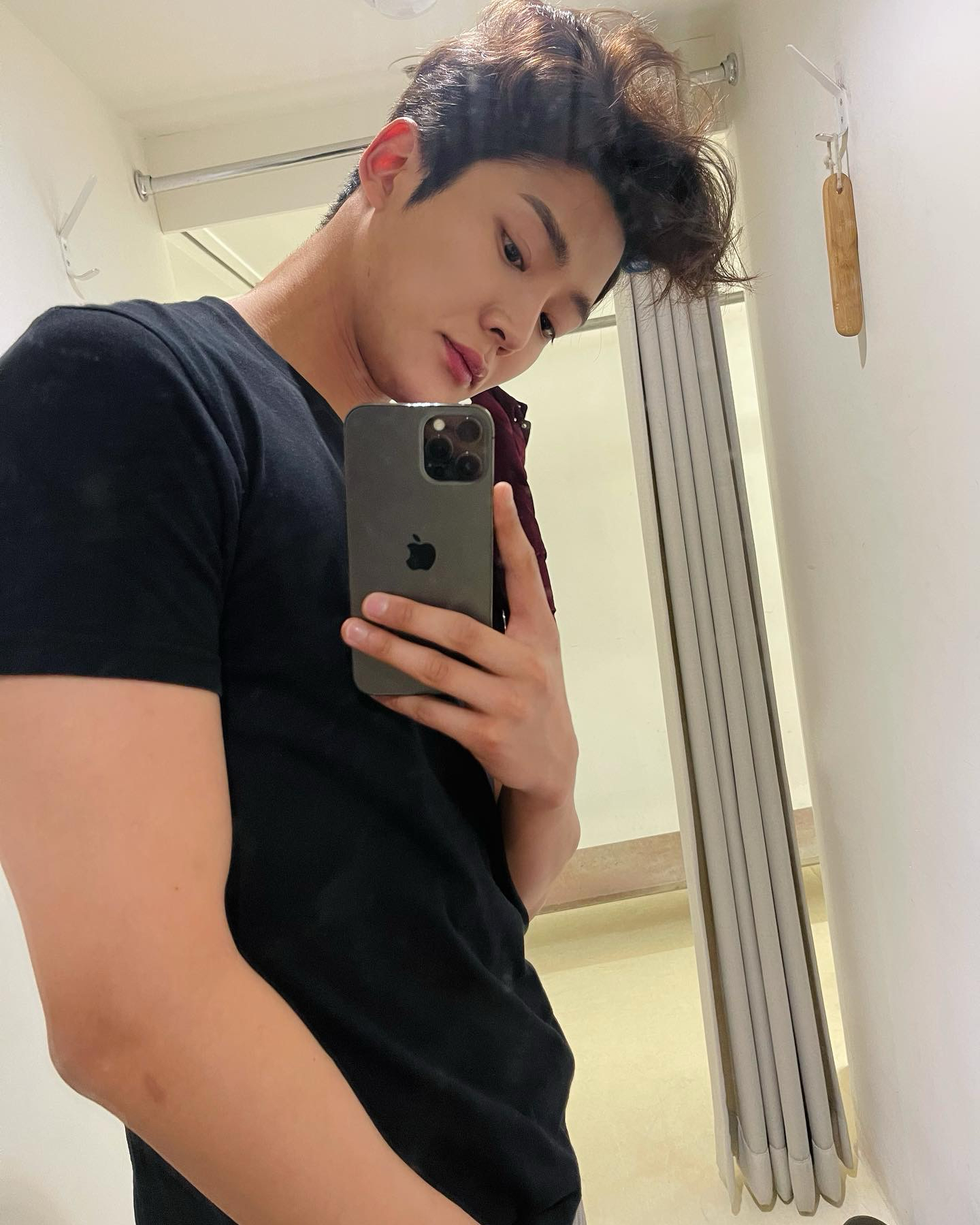 로운의 비하인드 컷