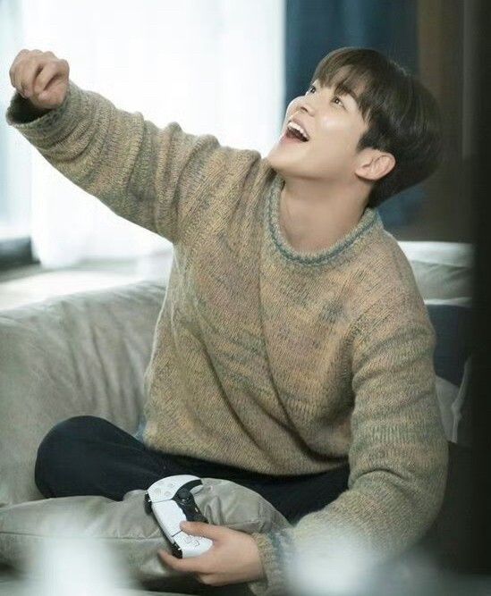 Foto kegiatan terbaru dari Rowoon