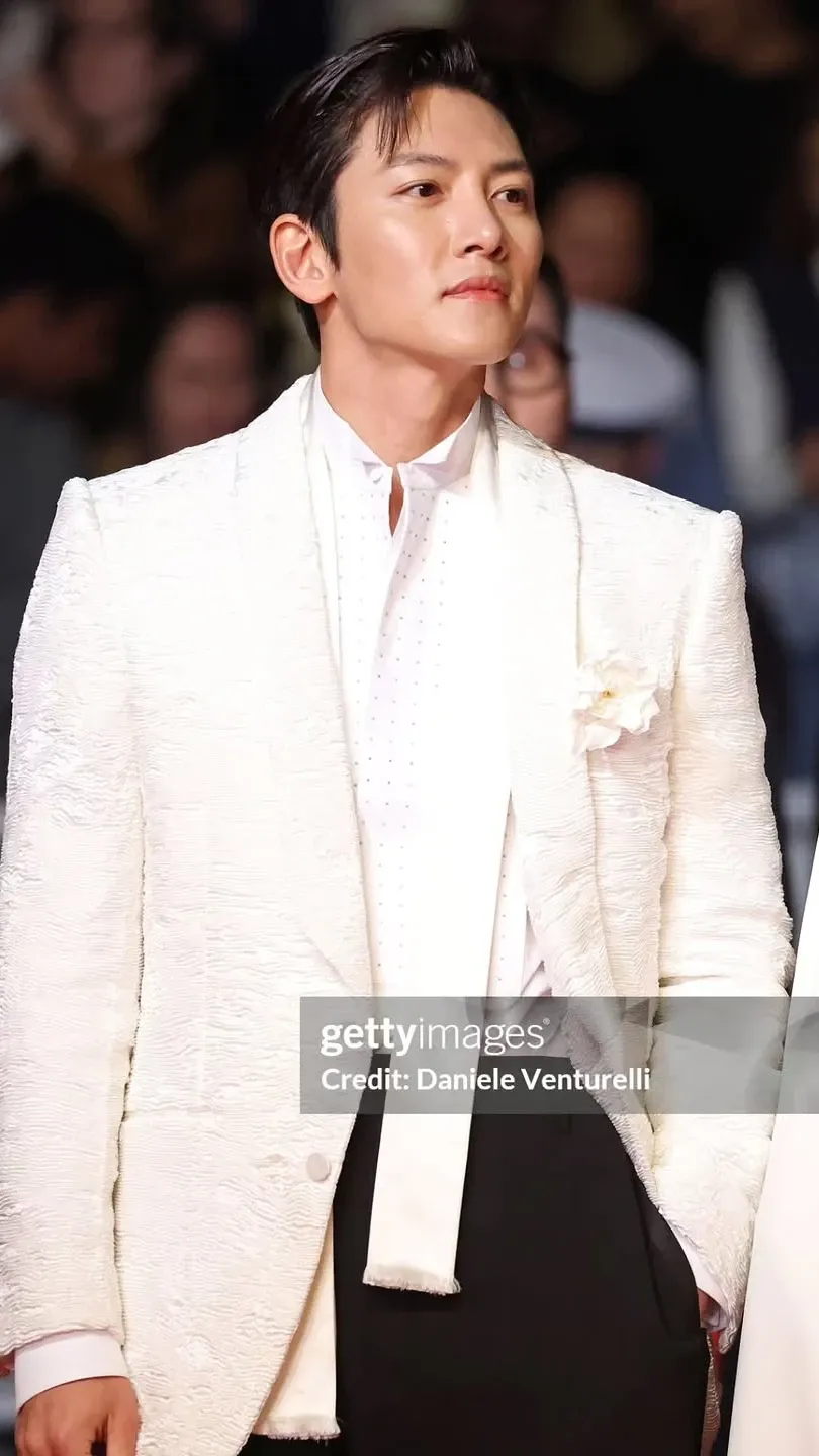 Today's popular wallpaper in Ji Changwook community