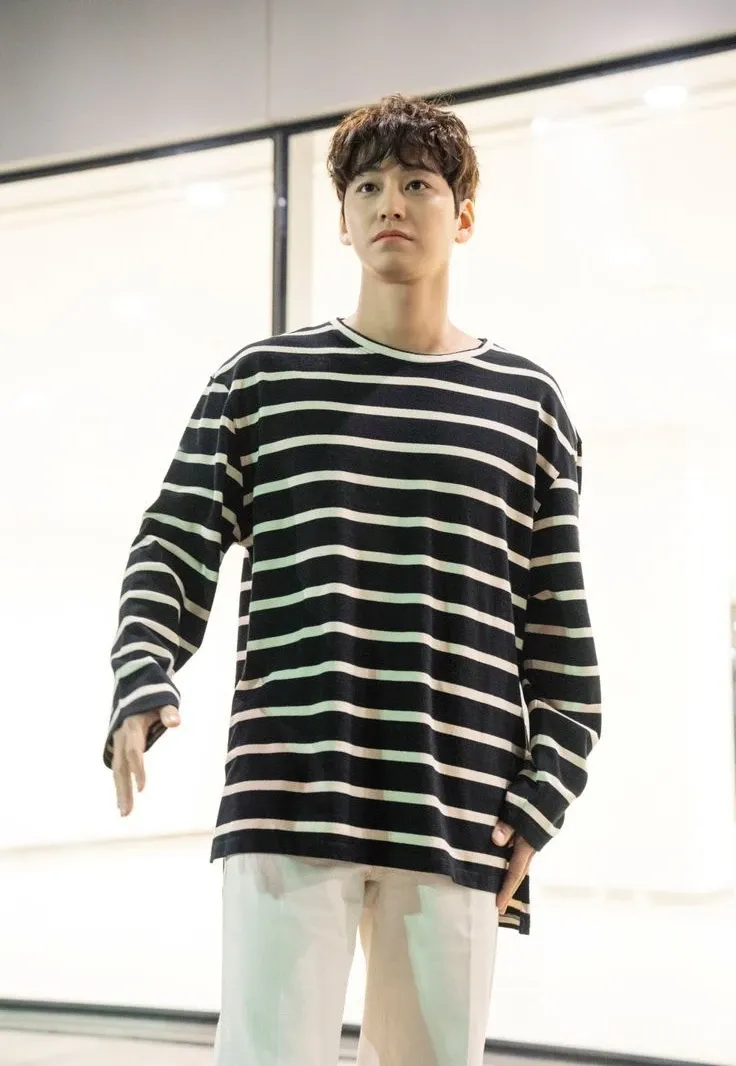 Behind-the-scenes cut of Kim Bum