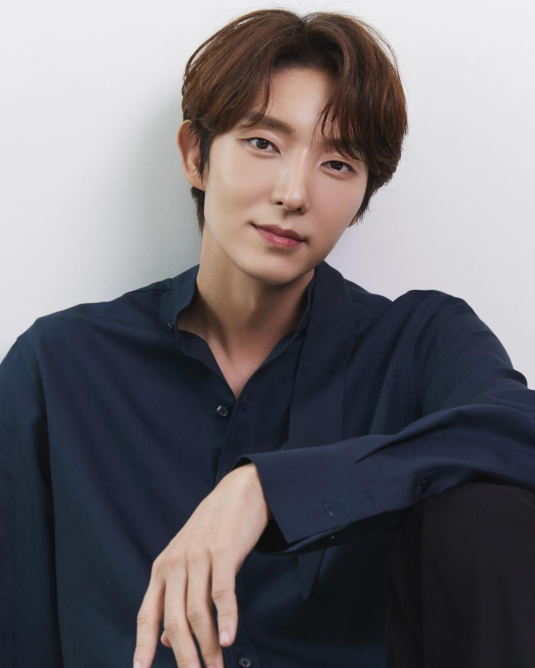 Behind-the-scenes cut of Lee Joongi