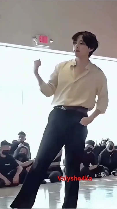 김태형 (뷔) 커뮤니티에서 인기있는 오늘의 배경화면