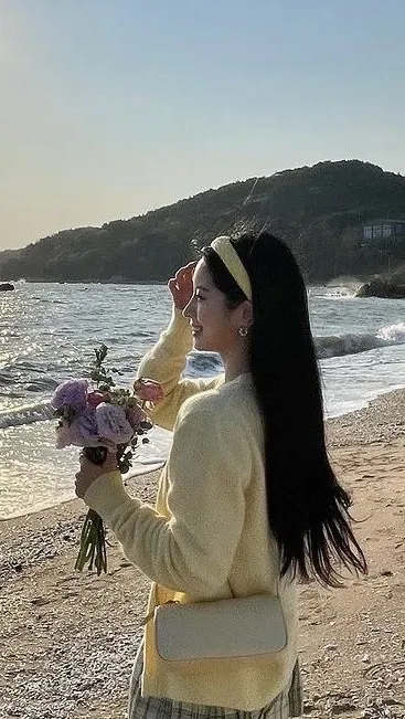 Emotional wallpaper shared by fans for Dahyun
