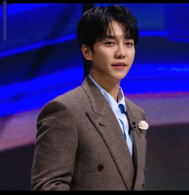 Behind-the-scenes cut of Lee Seunggi