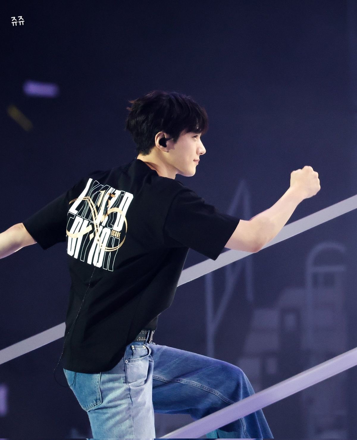 Recent activity shot of Kim Myungsoo (L)