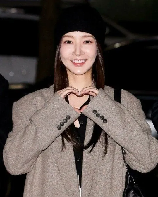 Behind-the-scenes cut of Park Minyoung