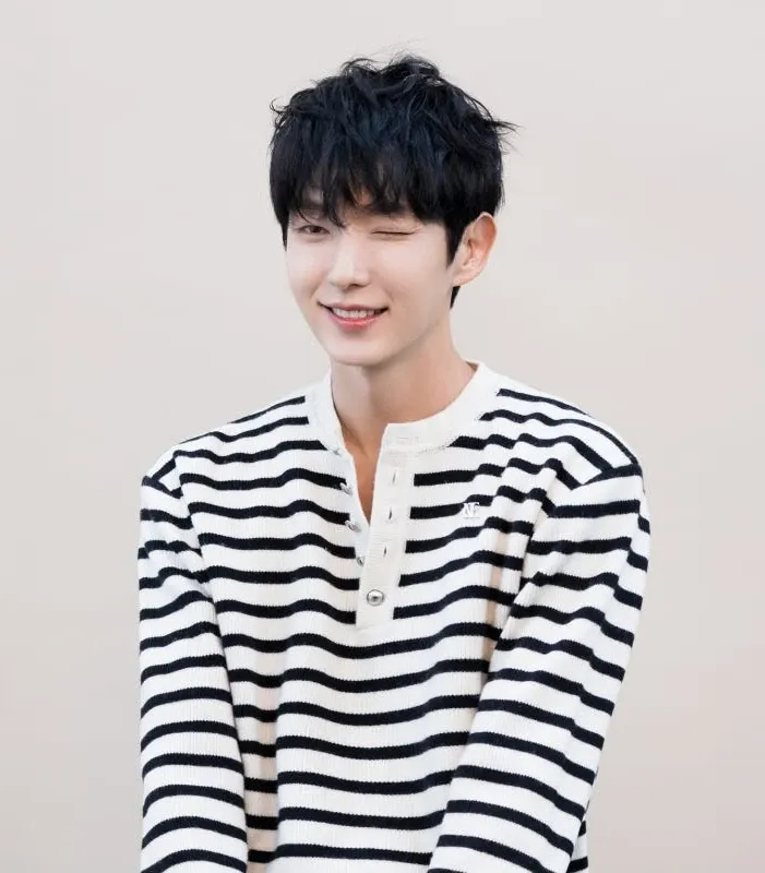 Behind-the-scenes cut of Lee Joongi
