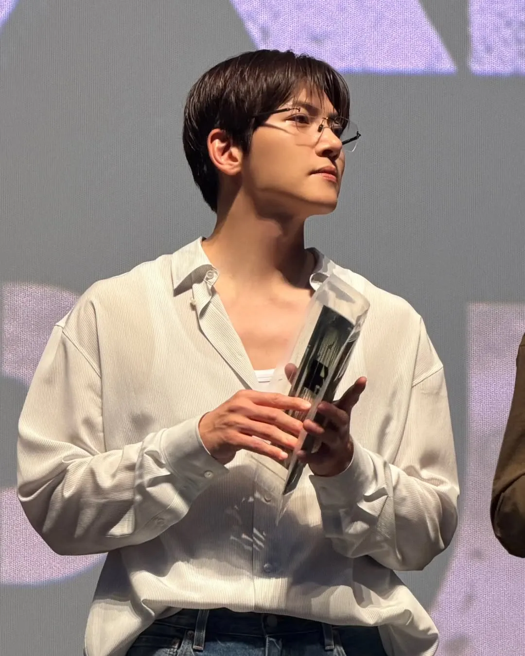 Behind-the-scenes cut of Ji Changwook